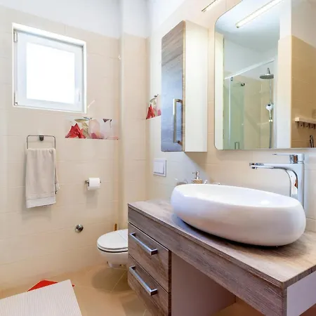 Casa vacanze Amazing In With House A Mountain View *
