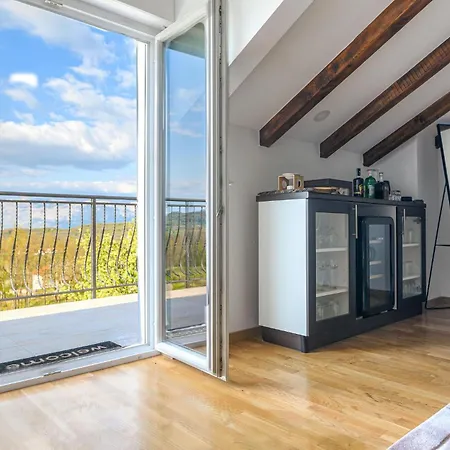 Amazing In With House A Mountain View Vrlika
