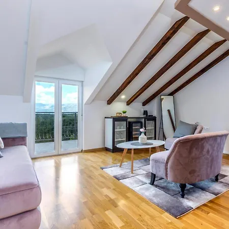 Amazing In With House A Mountain View Vrlika
