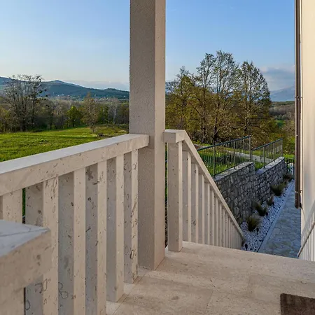 Amazing In With House A Mountain View
