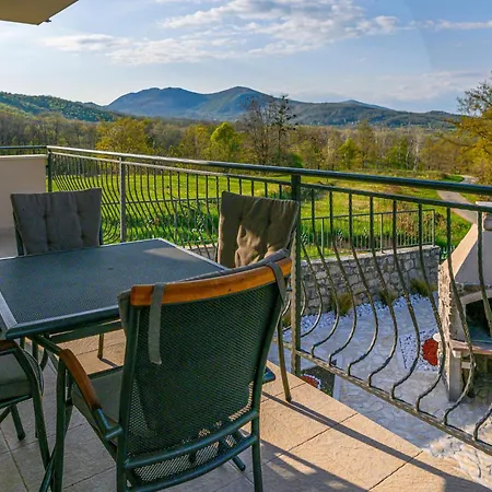 Amazing In With House A Mountain View * Vrlika